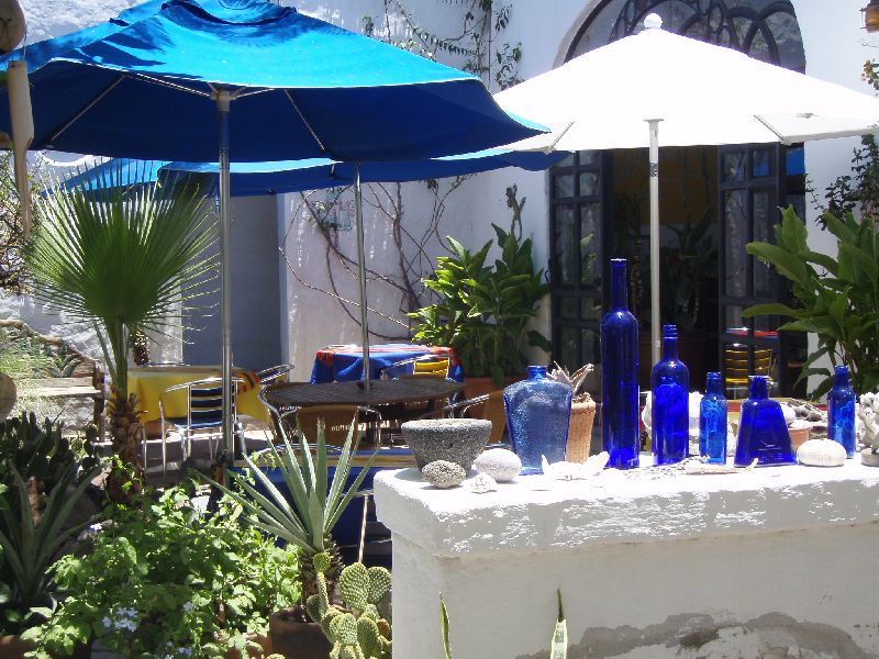 Angel Azul patio
